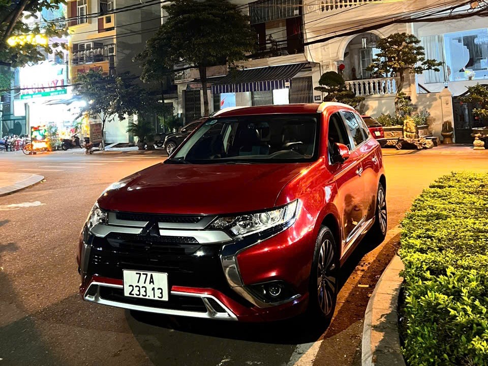 MITSUBISHI OUTLANDER 2022
