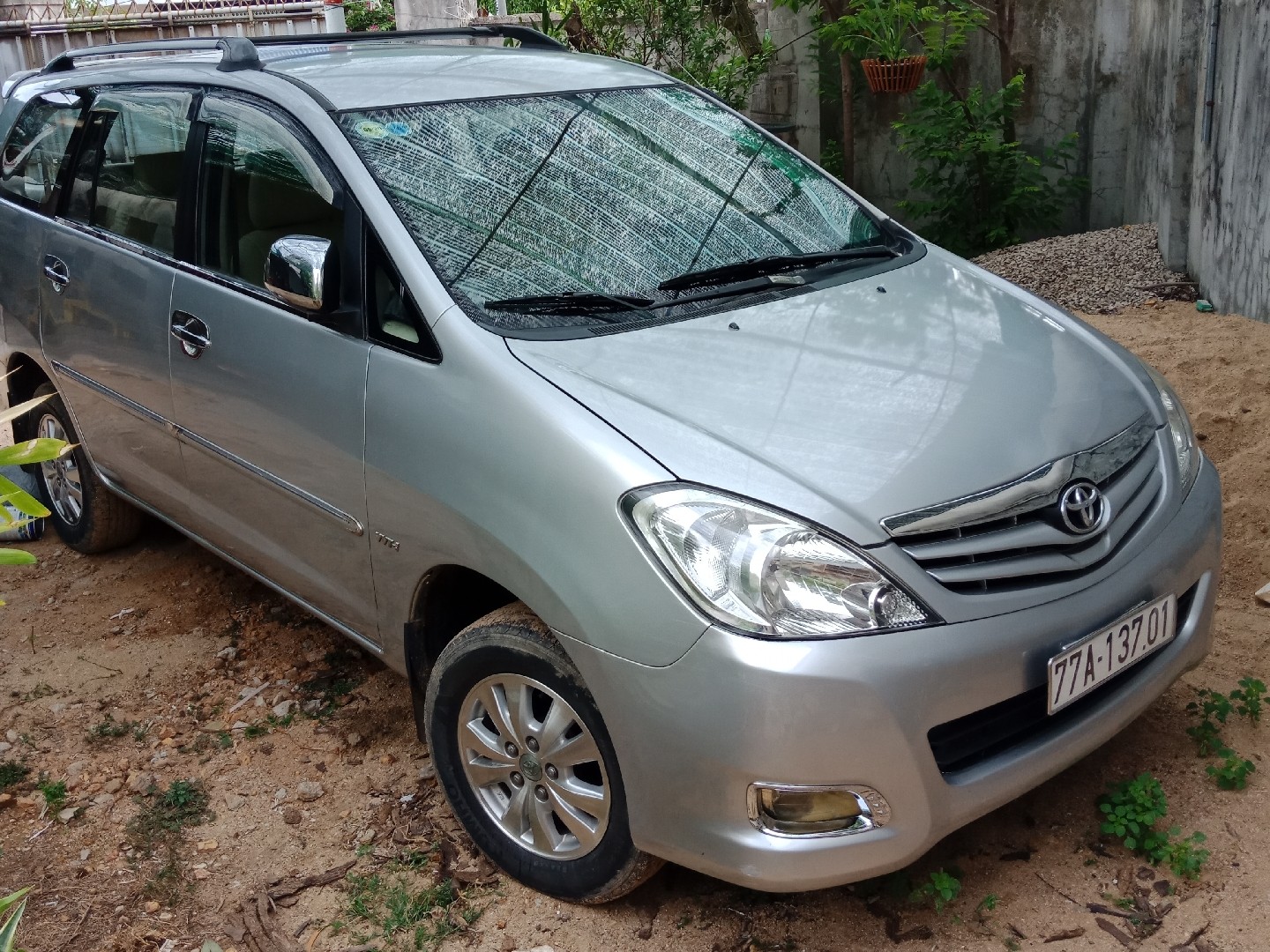 TOYOTA INNOVA 2010