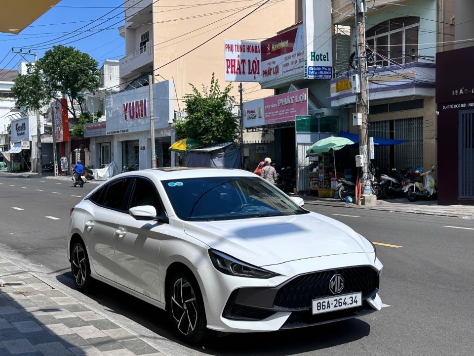 MG5 LUXURY 2023