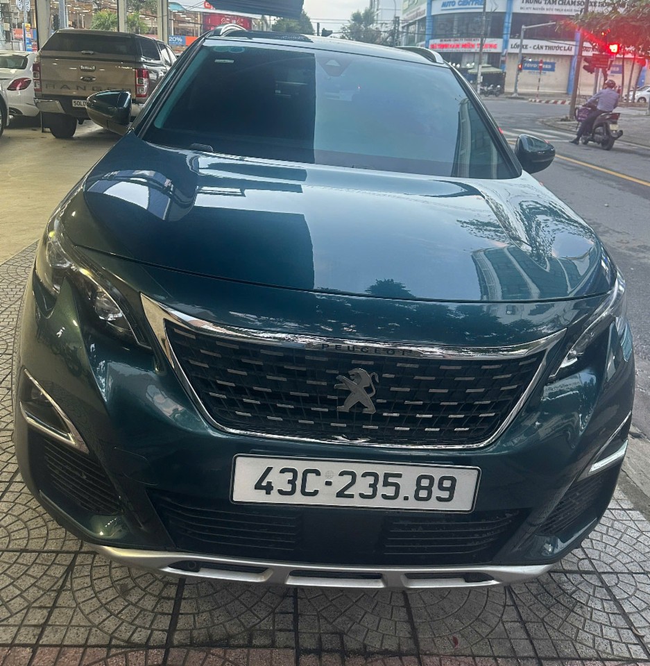 PEUGEOT 5008 2019