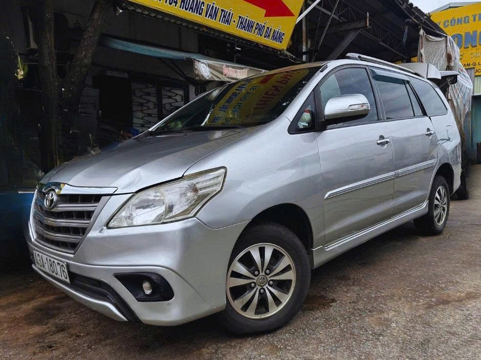 TOYOTA INNOVA 2017
