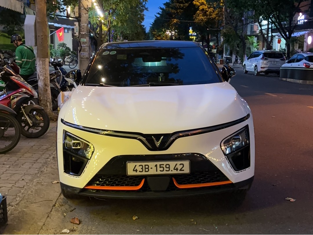 VINFAST VF7 PLUS 2025