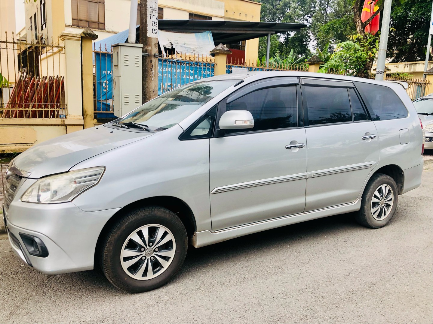 TOYOTA INNOVA 2016