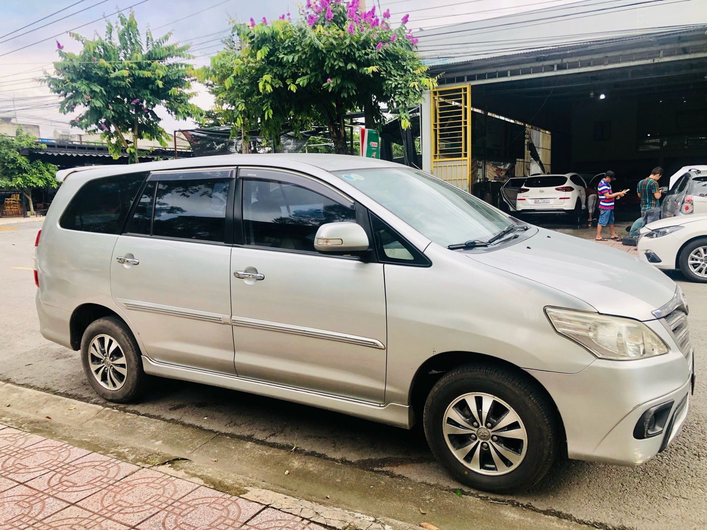 TOYOTA INNOVA 2016