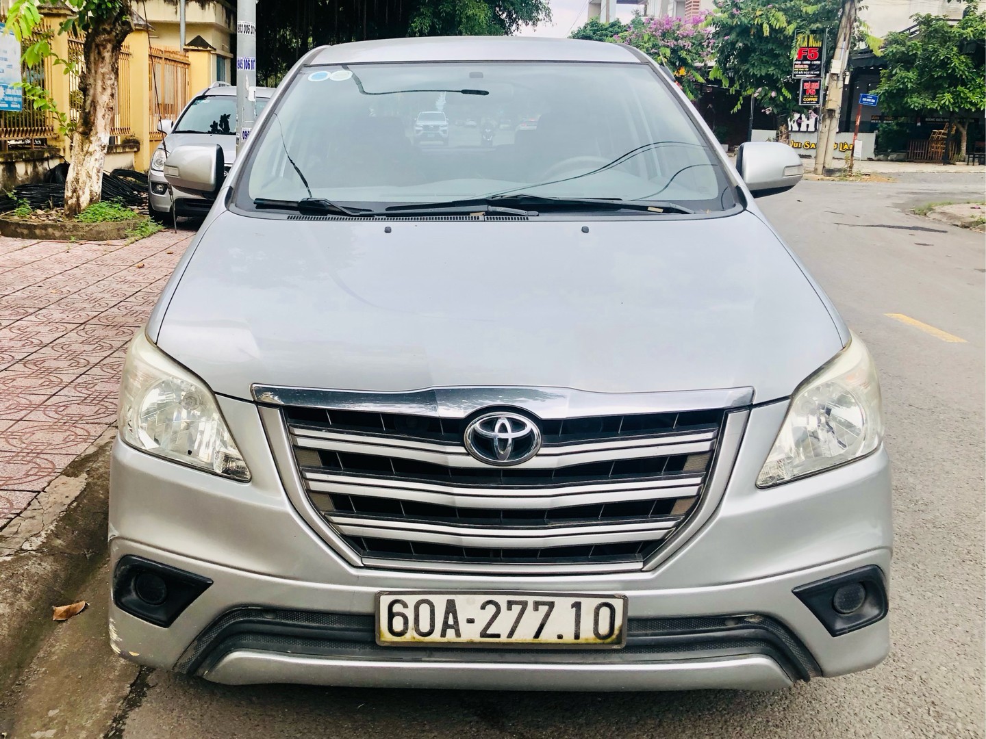 TOYOTA INNOVA 2016