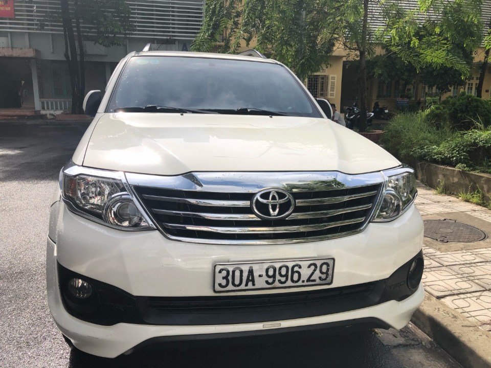 TOYOTA FORTUNER 2014