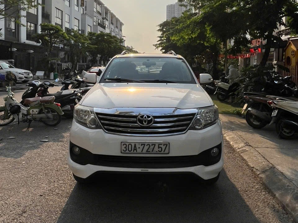 TOYOTA FORTUNER 2015