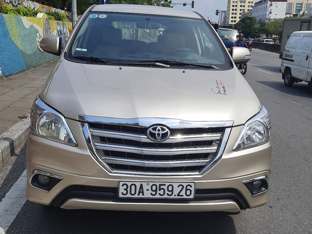 TOYOTA INNOVA 2016