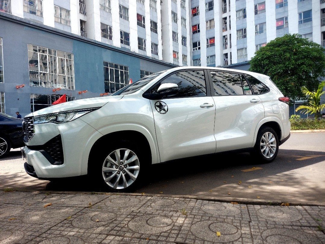  TOYOTA INNOVA CROSS  2024