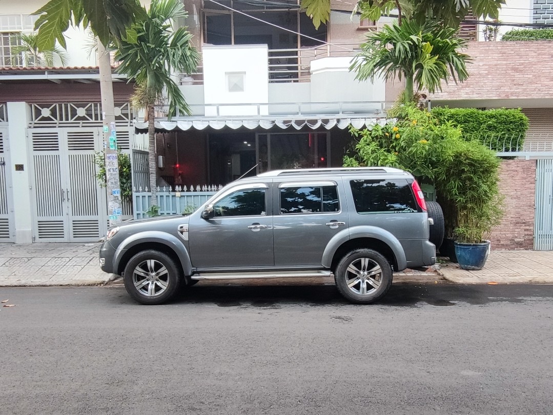 FORD EVEREST 2011
