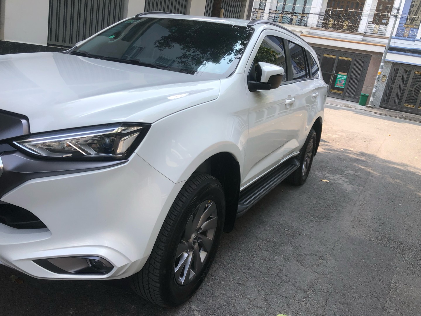 ISUZU MUX B7 2023