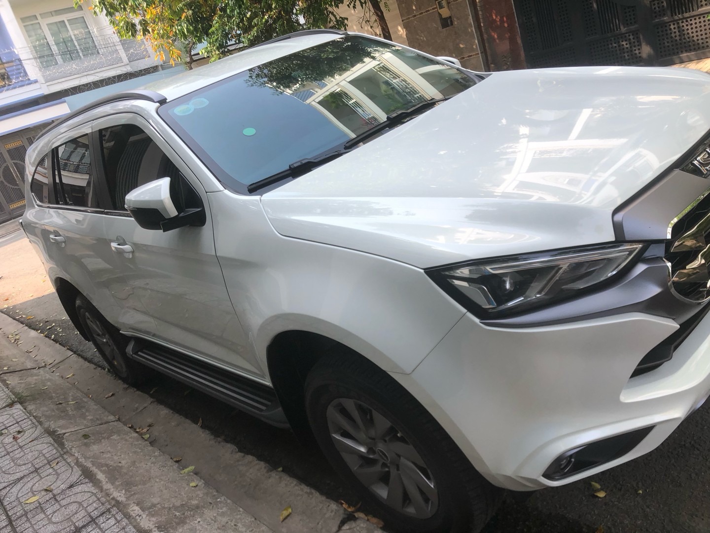 ISUZU MUX B7 2023