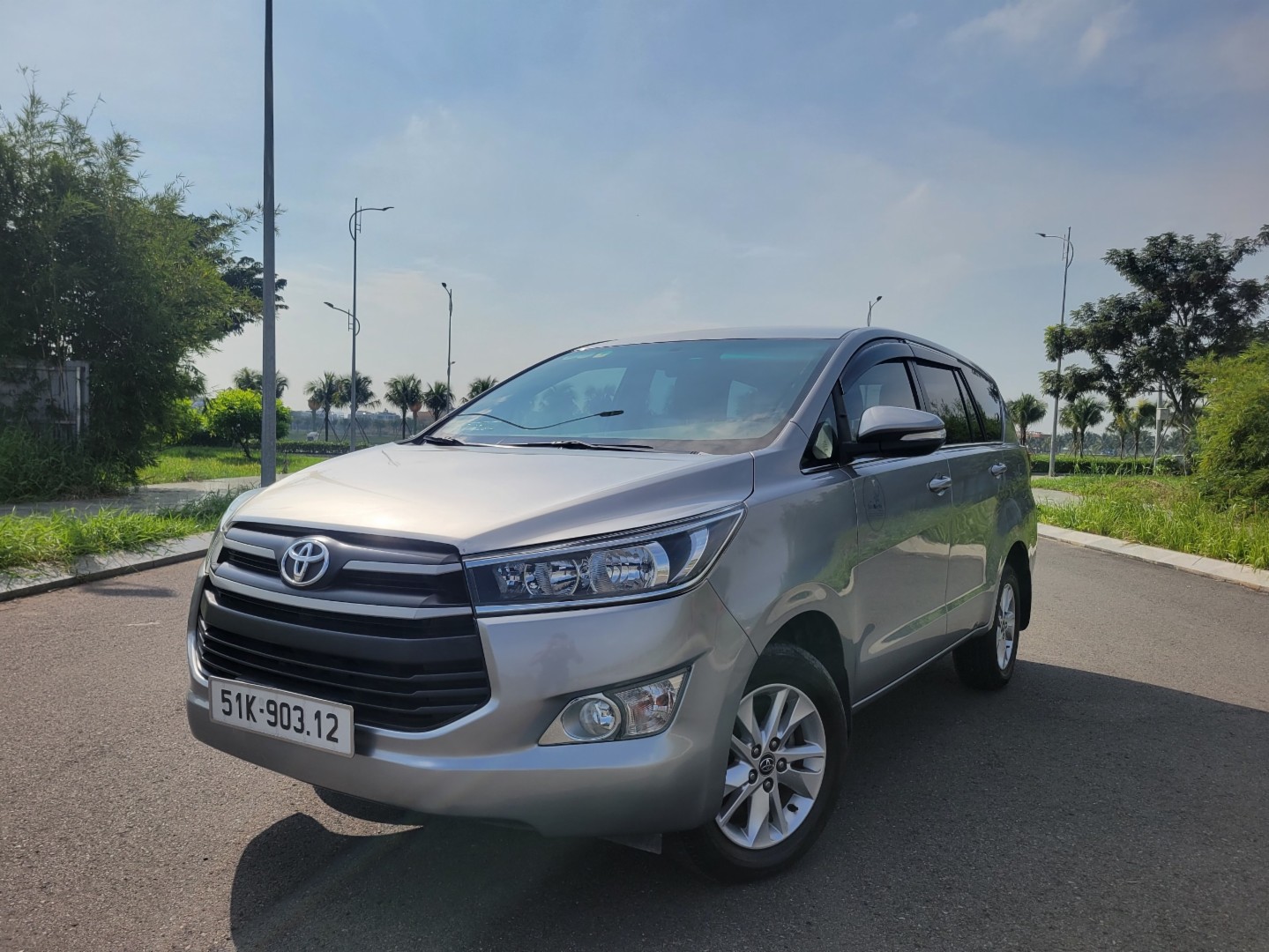 TOYOTA INNOVA 2017