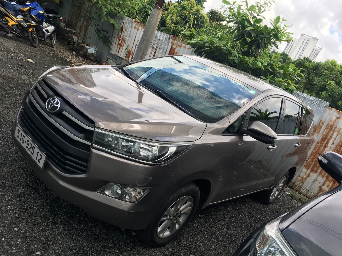 TOYOTA INNOVA 2019