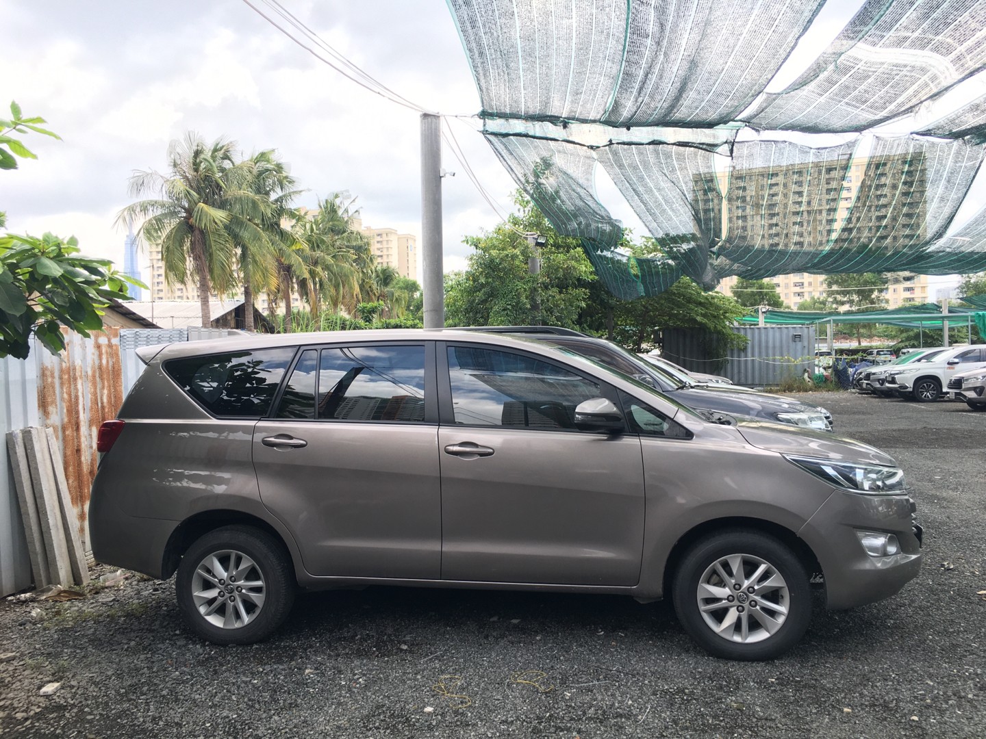 TOYOTA INNOVA 2019