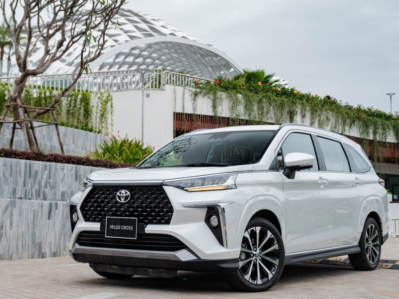 TOYOTA VELOZ CROSS 2024