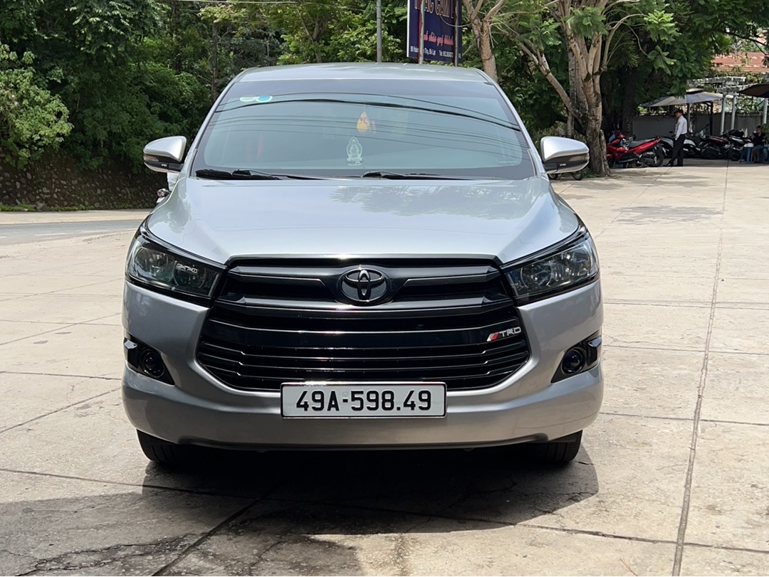 TOYOTA INNOVA 2019