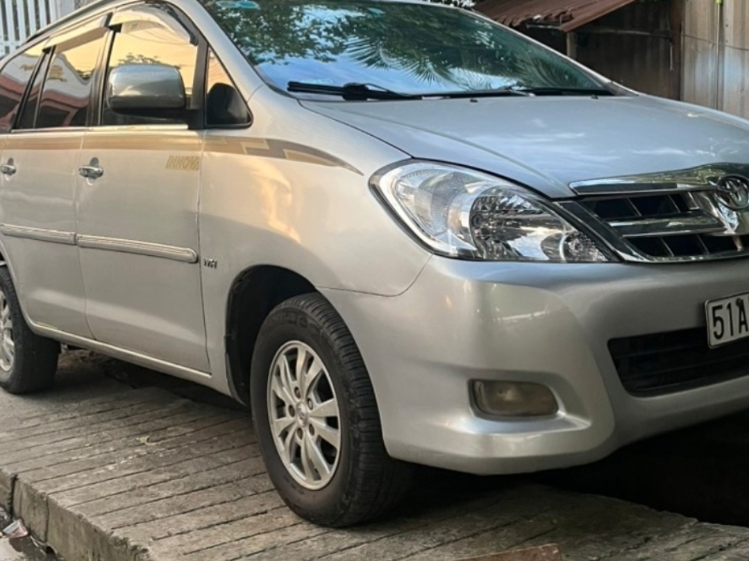 TOYOTA INNOVA 2008